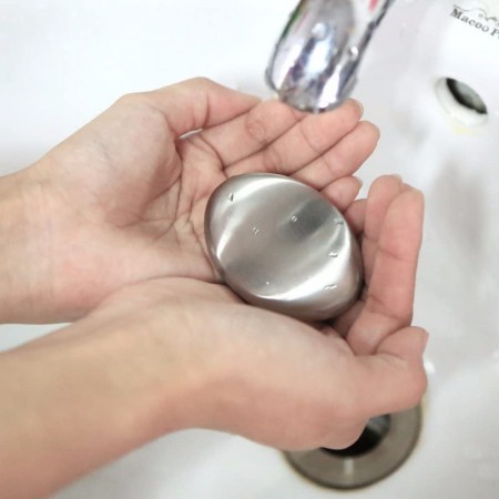 Meidong Stainless Steel Soap Odor Remover Deodorant Bar Newness Eliminating Smells Like Onion Garlic Fish Other Strong Scents from Kitchen Gadgets for Kid Men Women Hands and Skin, With Soap Dish