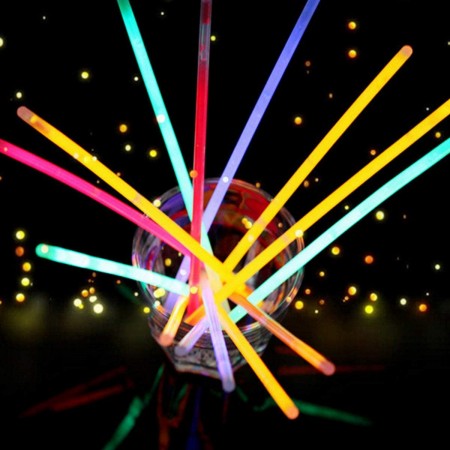 Meidong Glow Sticks 100pcs 8" Set with Connectors, Glow in the Dark Party Supplies Light-up Mixed Color Safe Non-toxic Glowstick DIY Necklaces Bracelets for Kids Boys Girls